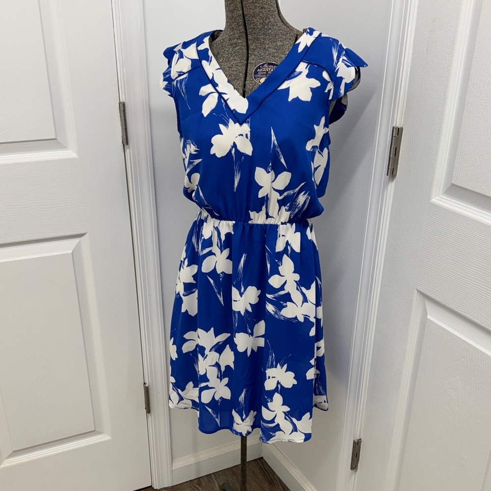 41 Hawthorn size Small Blue and White Floral Dress with Flutter Sleeves